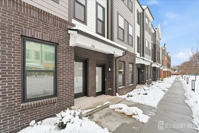 $3,680 | 216 Jessie Place, New Brunswick, NJ 08901