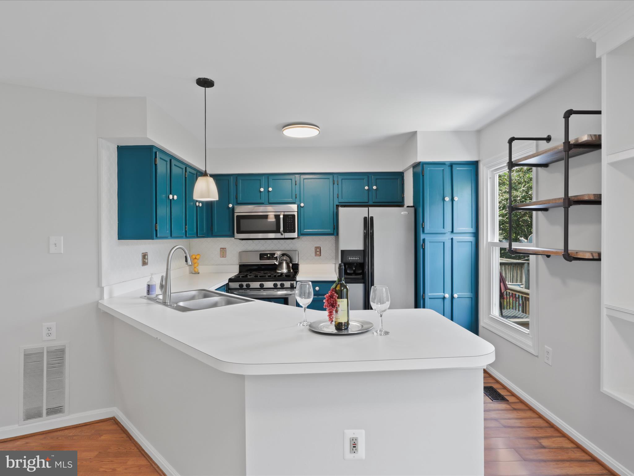 7359 St Thomas Loop Manassas, VA 20109 - Photo 12 of 46 Kitchen island