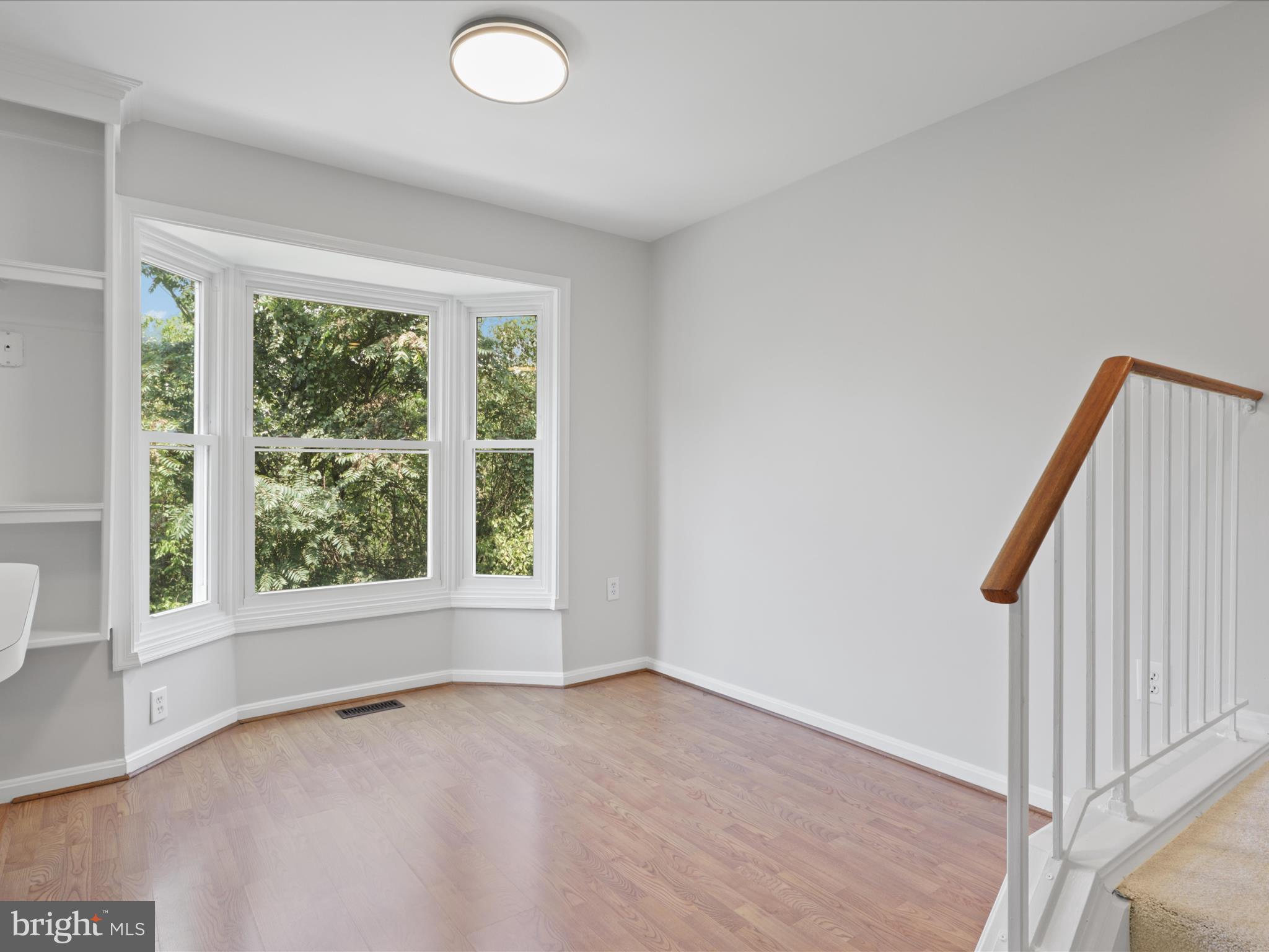 7359 St Thomas Loop Manassas, VA 20109 - Photo 16 of 46 Bay window at dining area