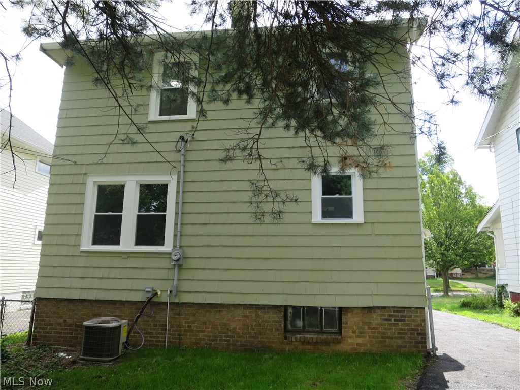 1052 Elbon Road Cleveland, OH 44121 - Photo 20 of 21 Rear of home