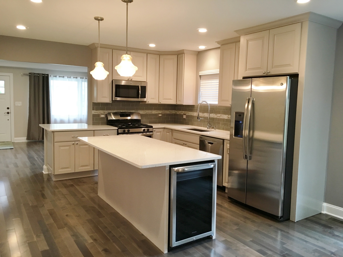 359 Lionel Road Riverside, IL 60546 - Photo 2 of 15