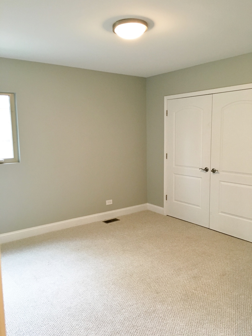 359 Lionel Road Riverside, IL 60546 - Photo 12 of 15