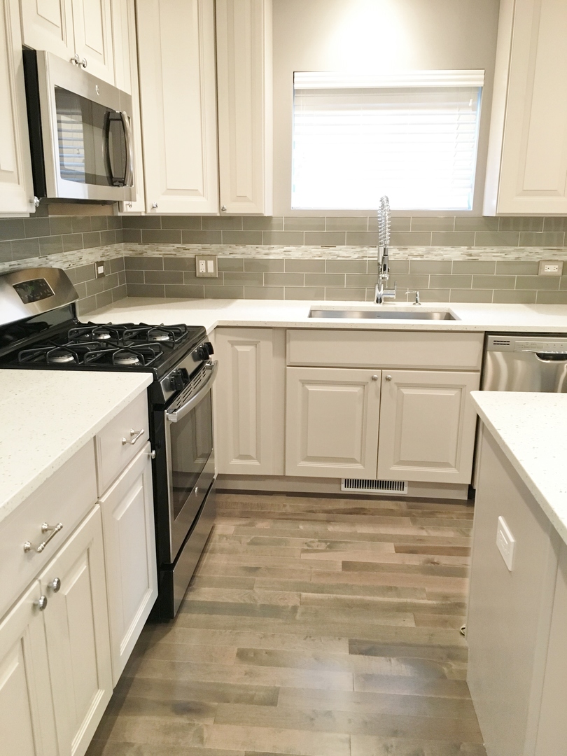 359 Lionel Road Riverside, IL 60546 - Photo 3 of 15