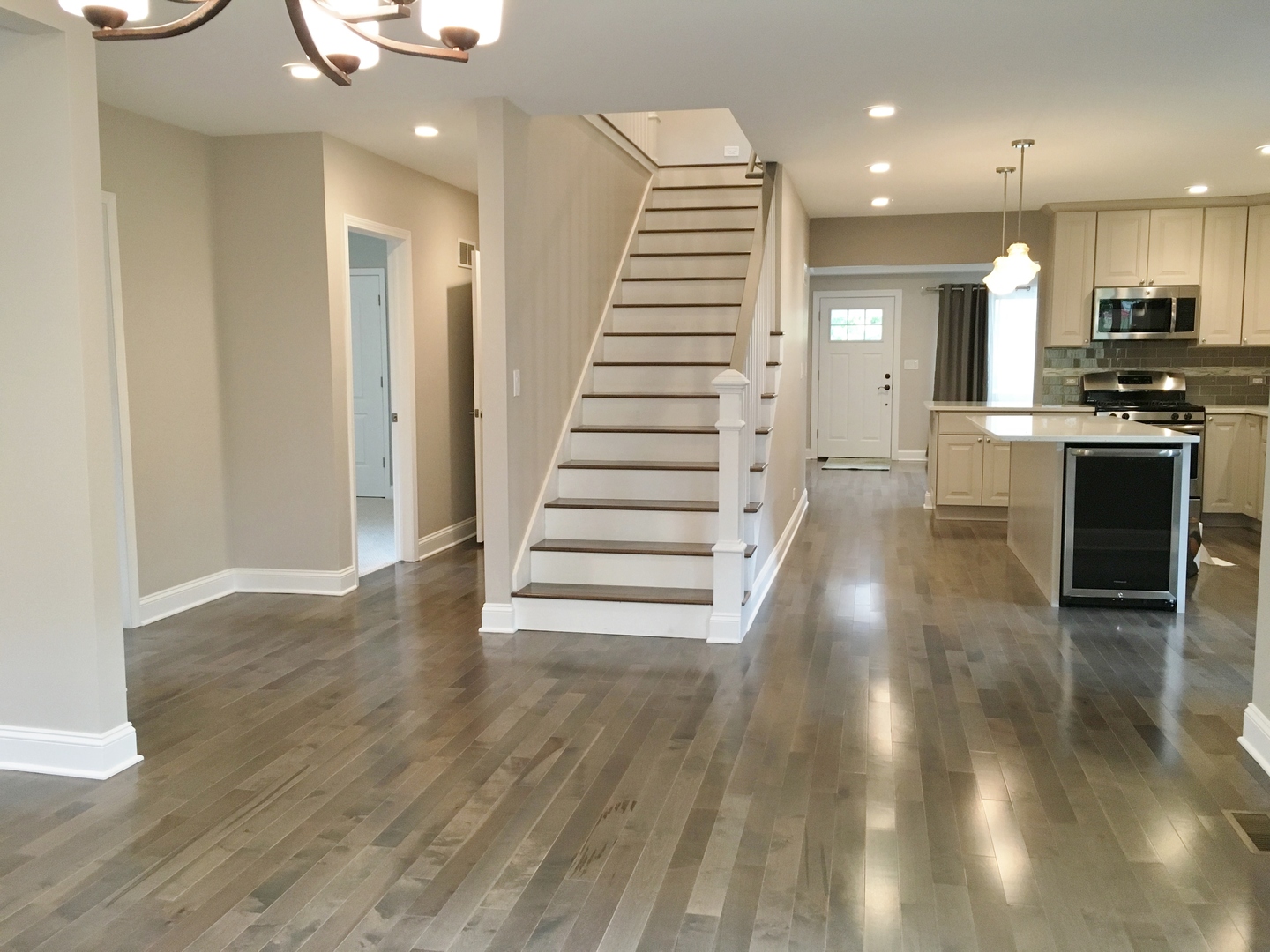 359 Lionel Road Riverside, IL 60546 - Photo 5 of 15