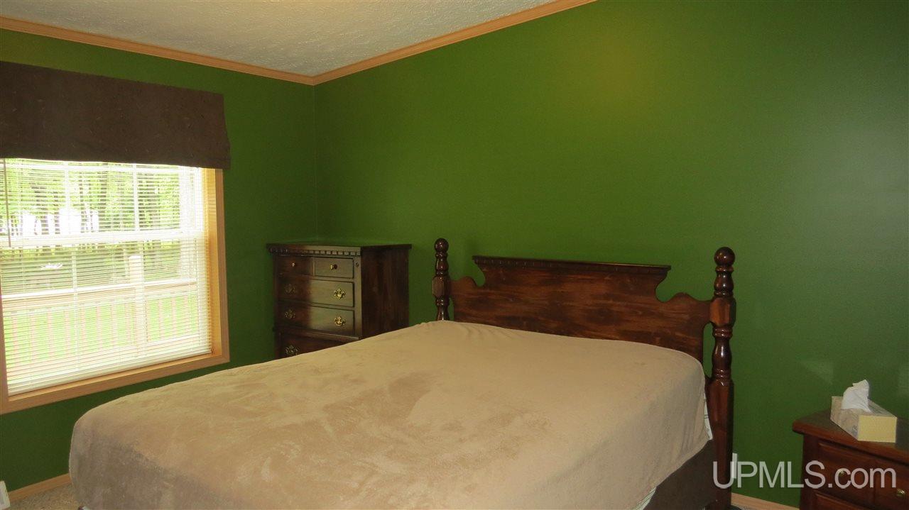 5659 25th Road Gladstone, MI 49837 - Photo 8 of 26