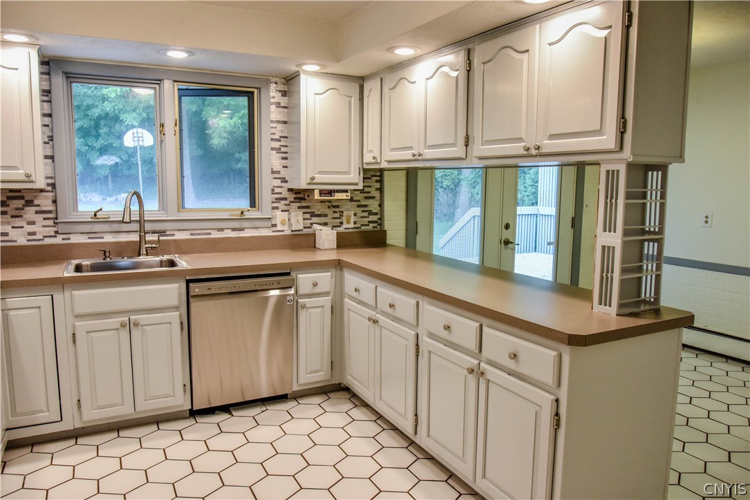 26 Gilbert Road Whitesboro, NY 13492 - Photo 4 of 50
