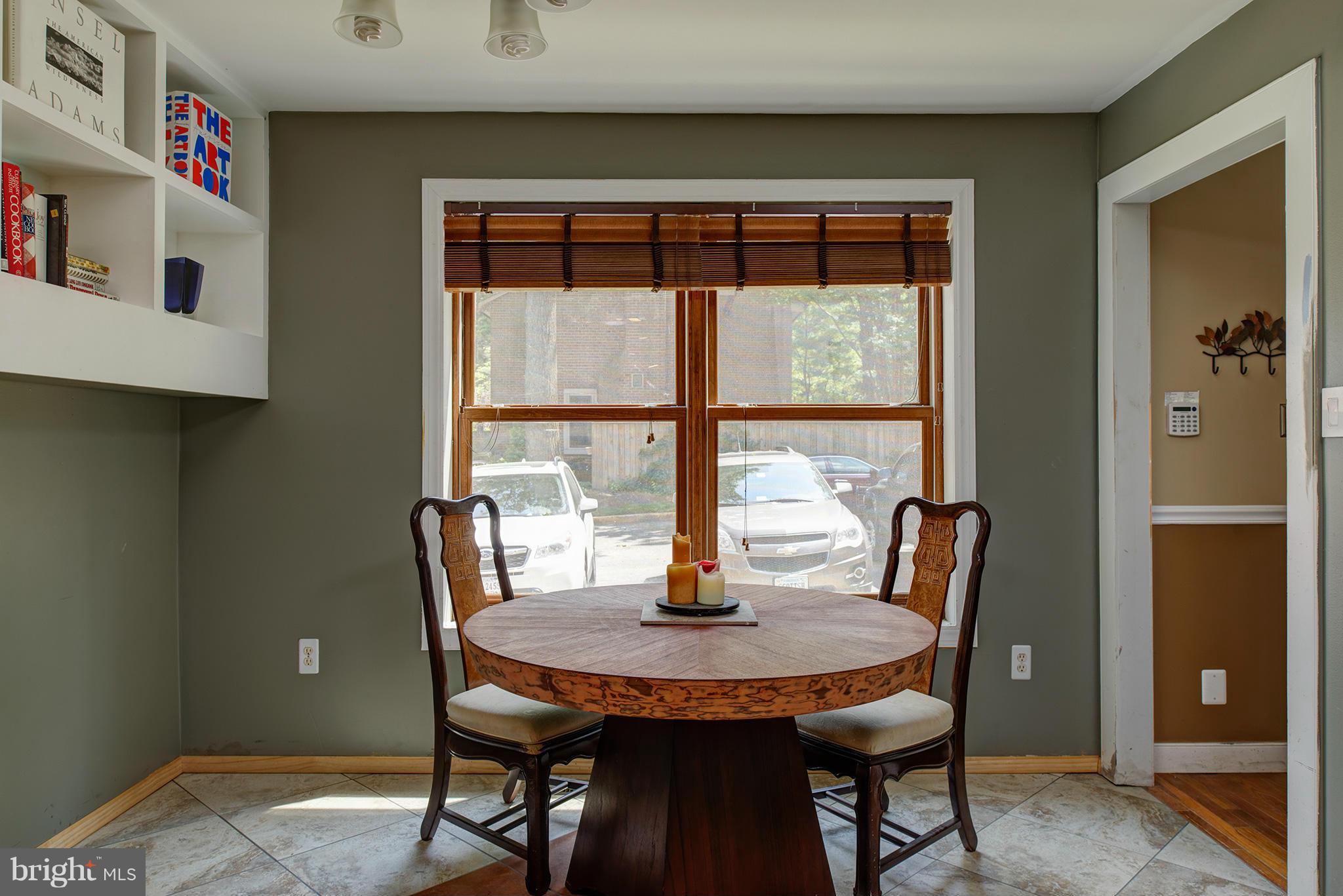 2127 Golf Course Drive Reston, VA 20191 - Photo 3 of 26 Eat-In-Kitchen