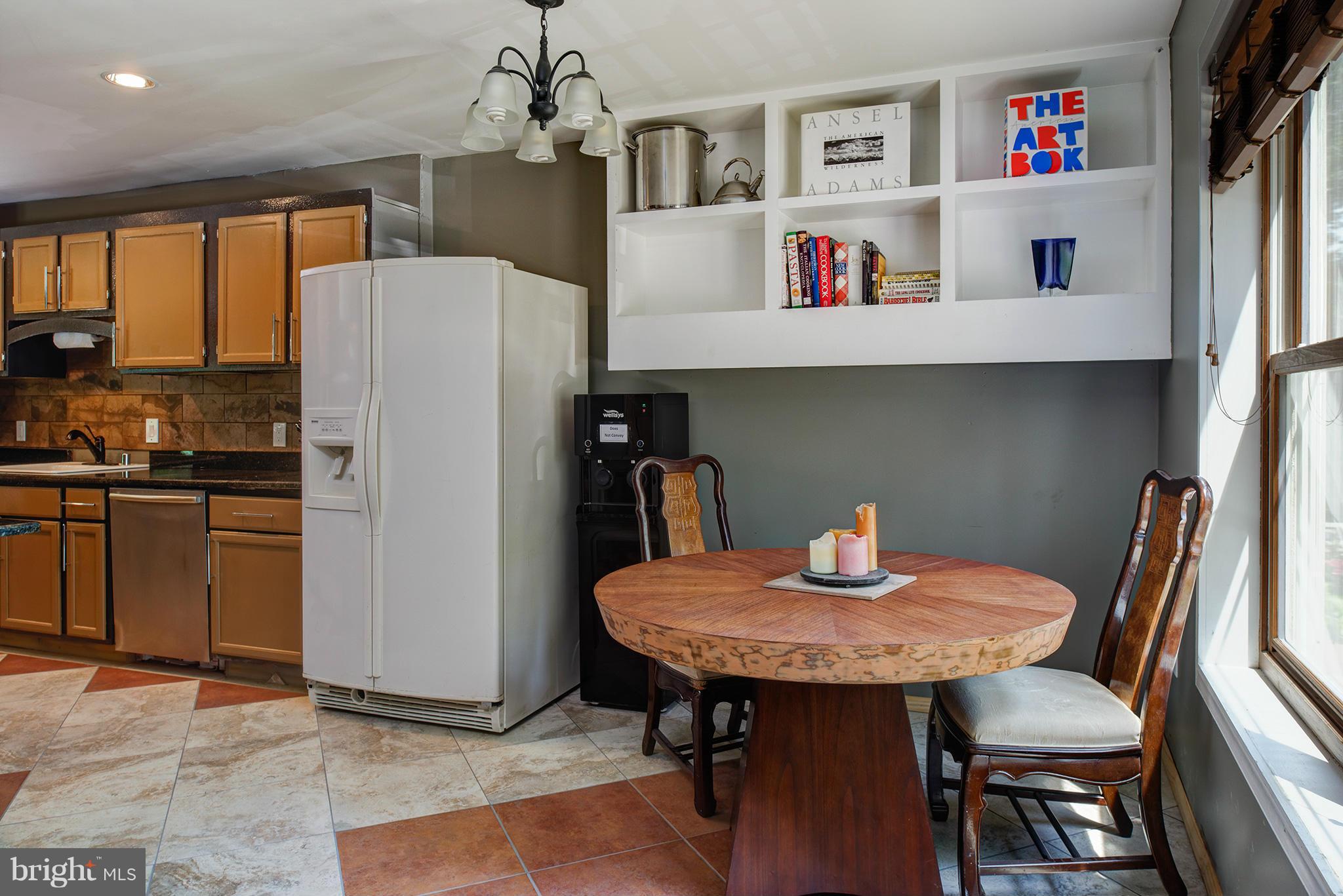 2127 Golf Course Drive Reston, VA 20191 - Photo 8 of 26 Eat-In-Kitchen