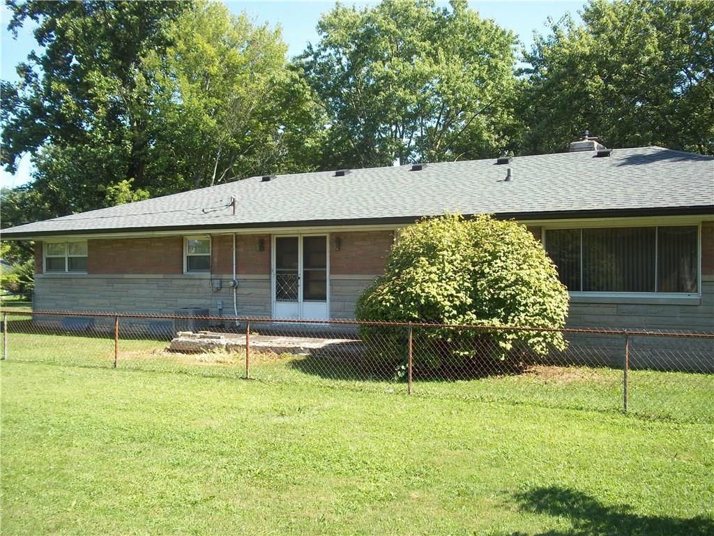1910 Woodcrest Road Indianapolis, IN 46227 - Photo 4 of 39 Gallery Image 4