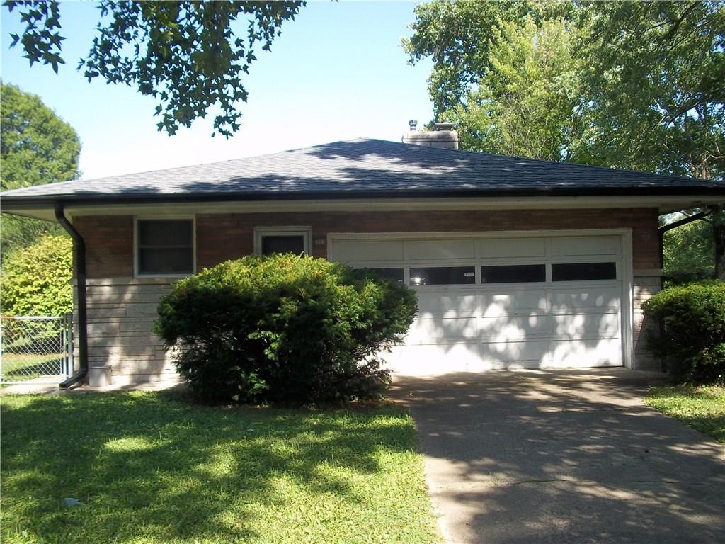 1910 Woodcrest Road Indianapolis, IN 46227 - Photo 5 of 39 Gallery Image 5