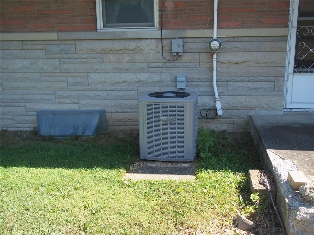 1910 Woodcrest Road Indianapolis, IN 46227 - Photo 9 of 39 Gallery Image 9