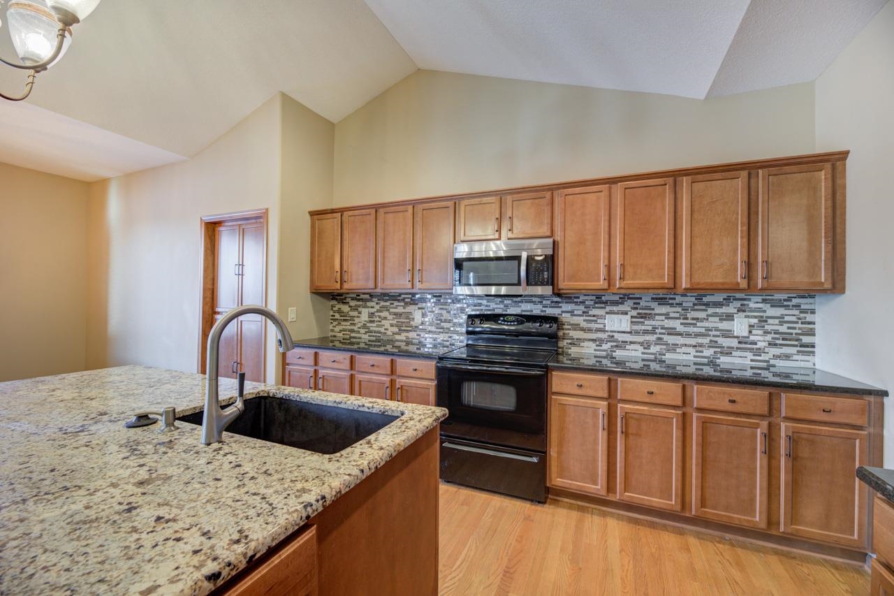 2367 North Lakeway Circle Wichita, KS 67205 - Photo 13 of 36