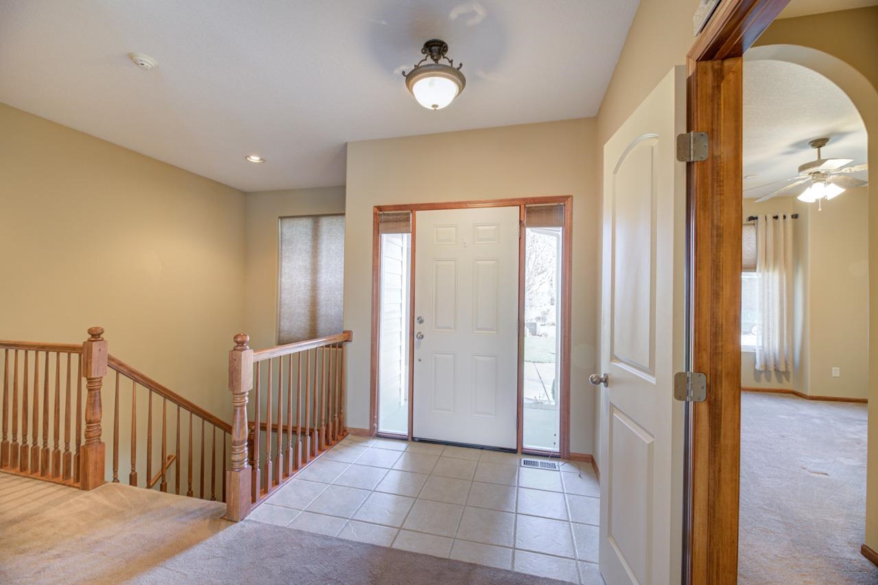 2367 North Lakeway Circle Wichita, KS 67205 - Photo 4 of 36