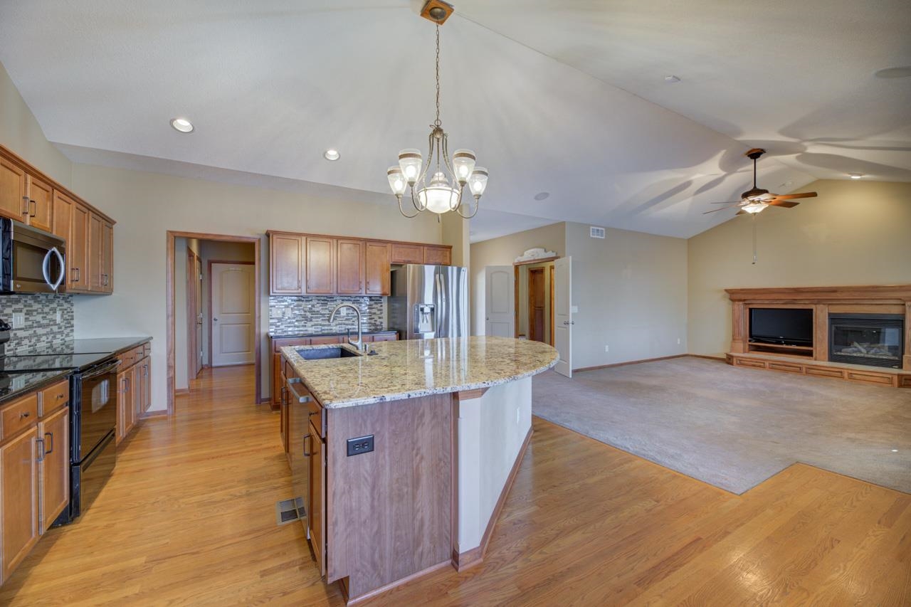 2367 North Lakeway Circle Wichita, KS 67205 - Photo 10 of 36