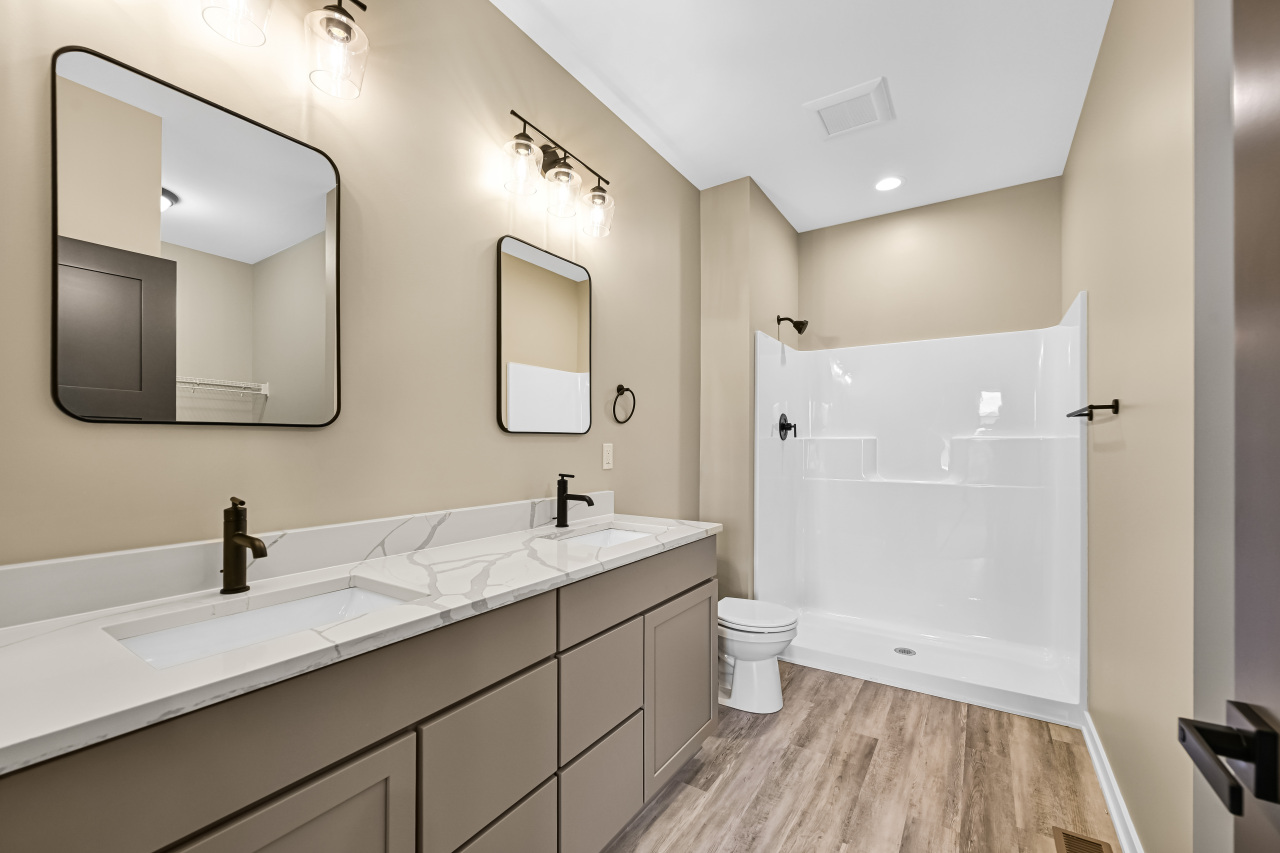 1106 Tamarack Street Delavan, WI 53115 - Photo 15 of 30 Primary Bath