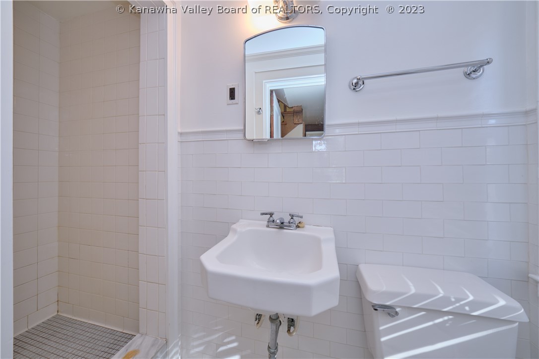 206 Ruffner Avenue Charleston, WV 25311 - Photo 16 of 39 Gallery Image 16