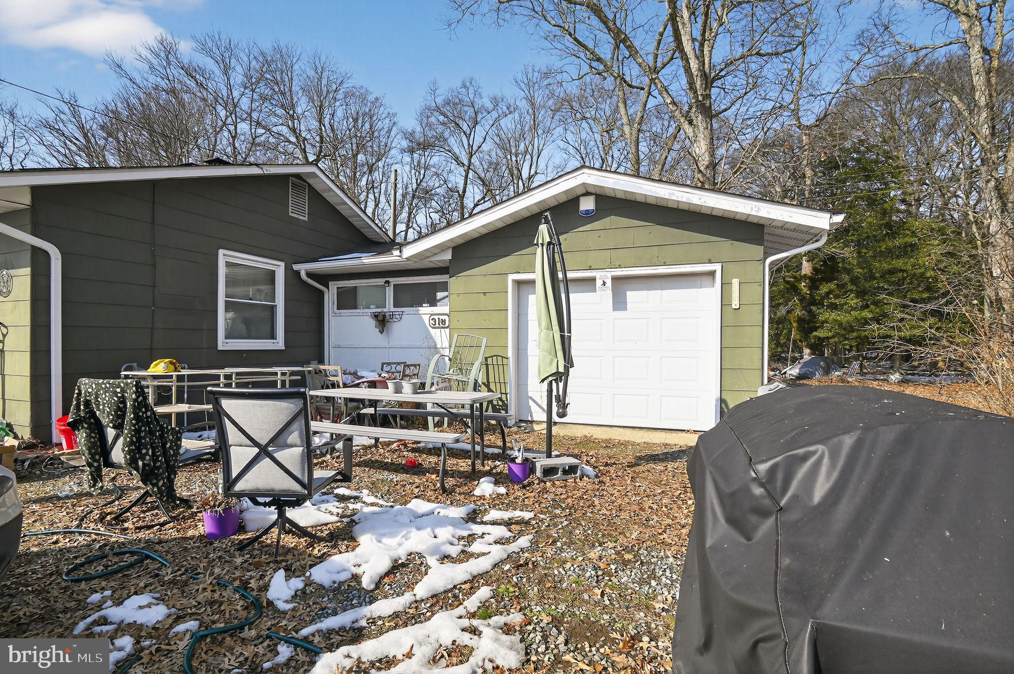 318 Newport Neck Road Newport, NJ 08345 - Photo 4 of 25 a front view of a house with yard