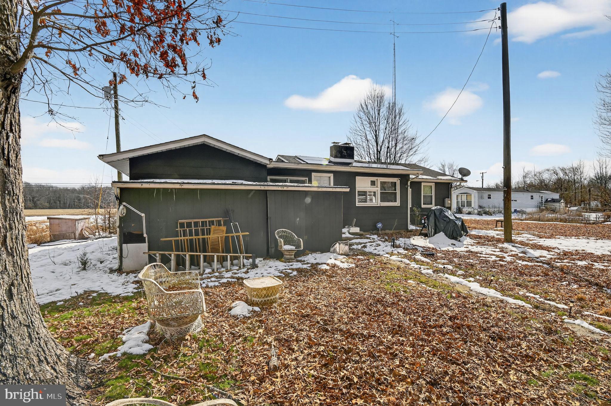 318 Newport Neck Road Newport, NJ 08345 - Photo 5 of 25 a view of a house with a patio