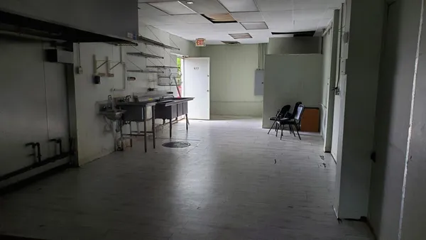 $1,700 | 979 West Wise Road, Schaumburg, IL 60193