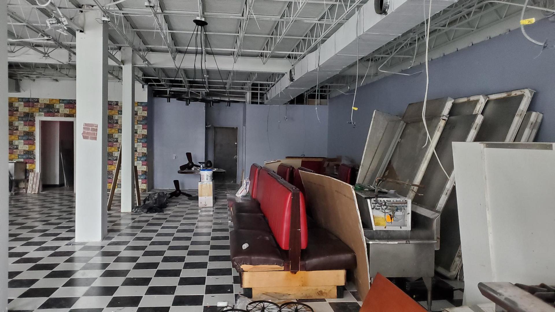 979 West Wise Road Schaumburg, IL 60193 - Photo 7 of 15 a view of a room with gym equipment