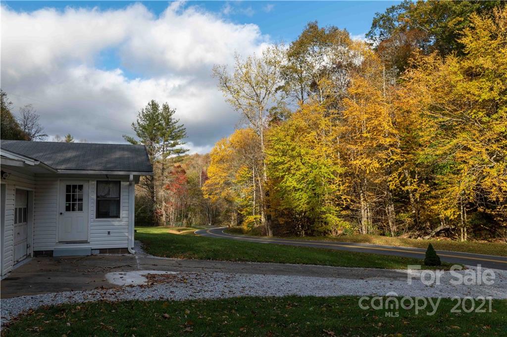 520 Chestnut Mountain Road Spruce Pine, NC 28777 - Photo 2 of 30 Gallery Image 2