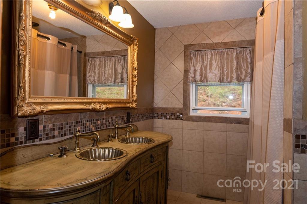 520 Chestnut Mountain Road Spruce Pine, NC 28777 - Photo 13 of 30 Gallery Image 13