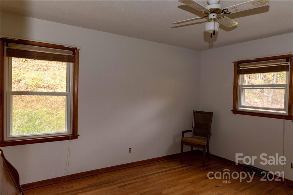 520 Chestnut Mountain Road Spruce Pine, NC 28777 - Photo 16 of 30 Gallery Image 16