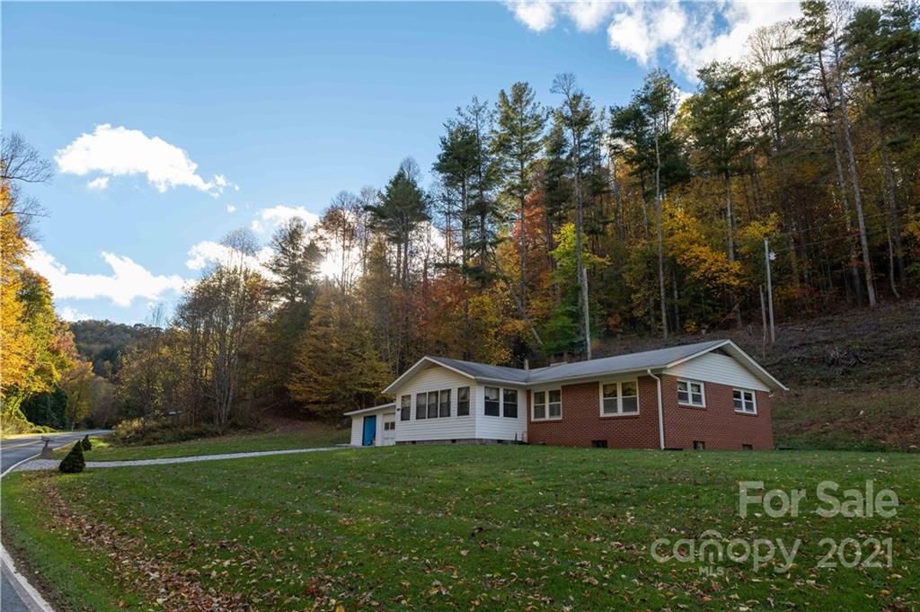 520 Chestnut Mountain Road Spruce Pine, NC 28777 - Photo 3 of 30 Gallery Image 3