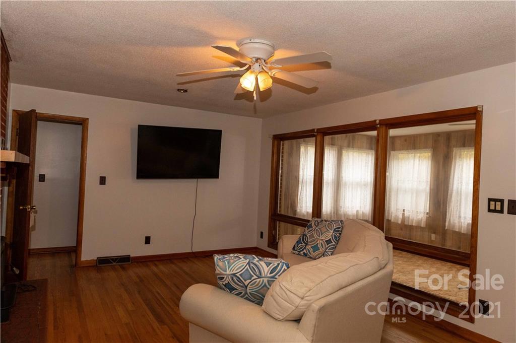 520 Chestnut Mountain Road Spruce Pine, NC 28777 - Photo 7 of 30 Gallery Image 7