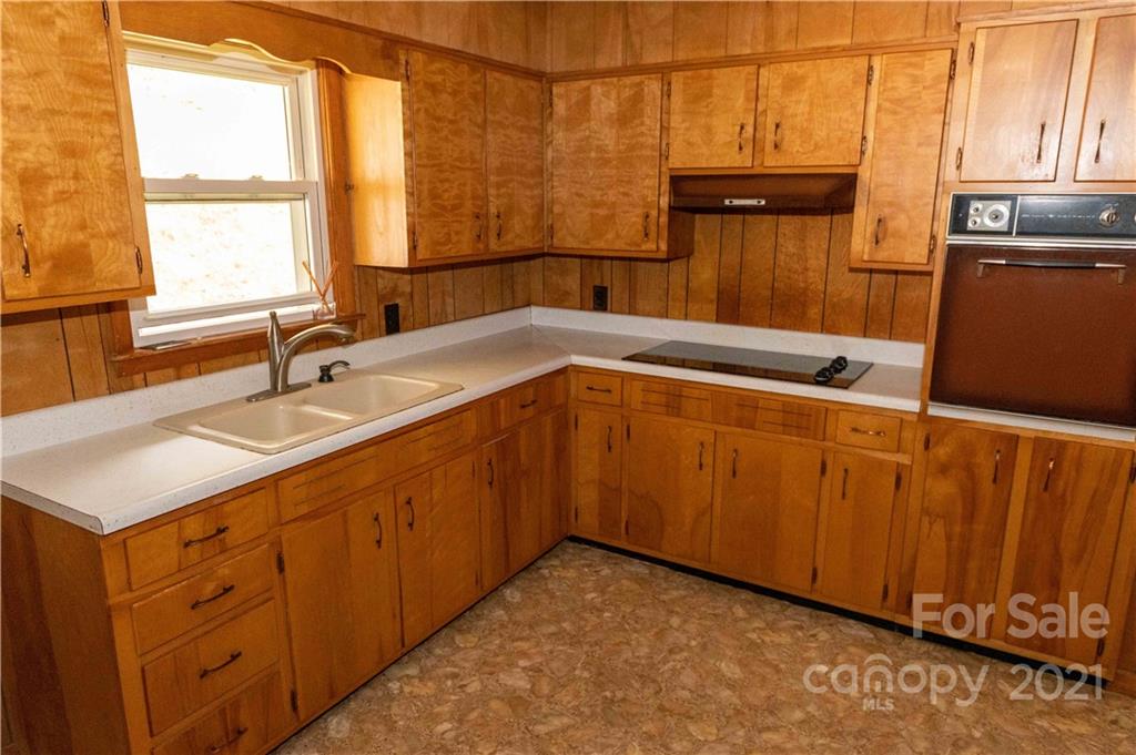 520 Chestnut Mountain Road Spruce Pine, NC 28777 - Photo 9 of 30 Gallery Image 9
