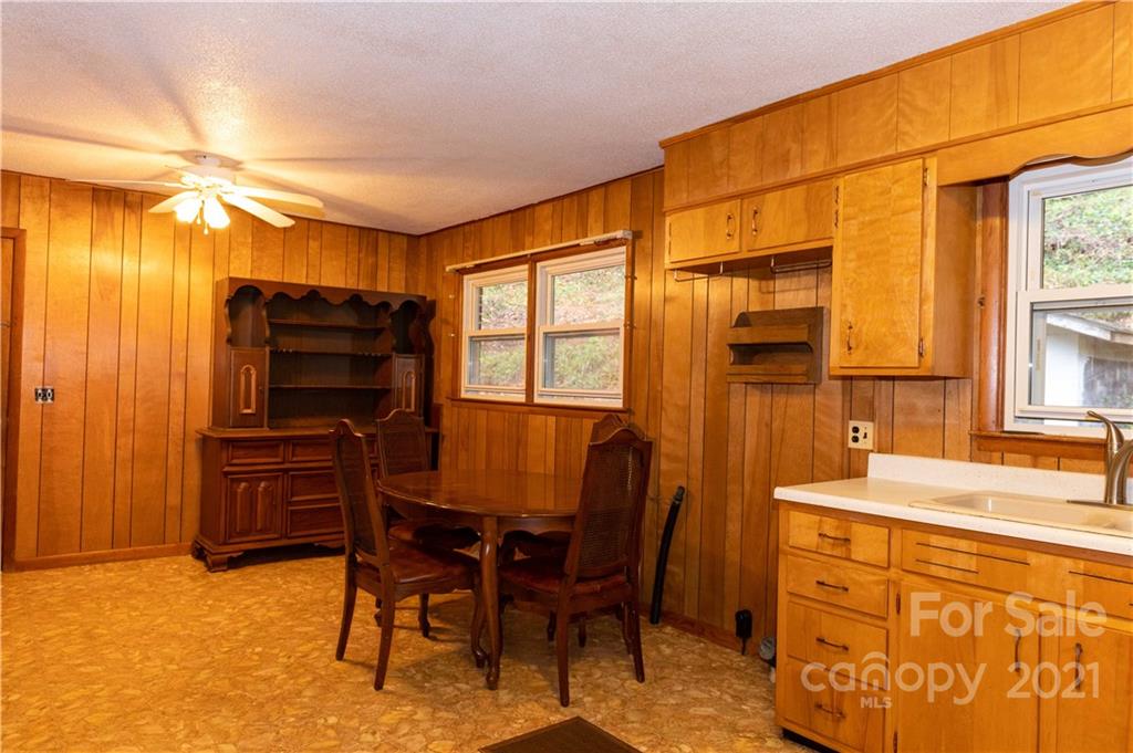 520 Chestnut Mountain Road Spruce Pine, NC 28777 - Photo 10 of 30 Gallery Image 10