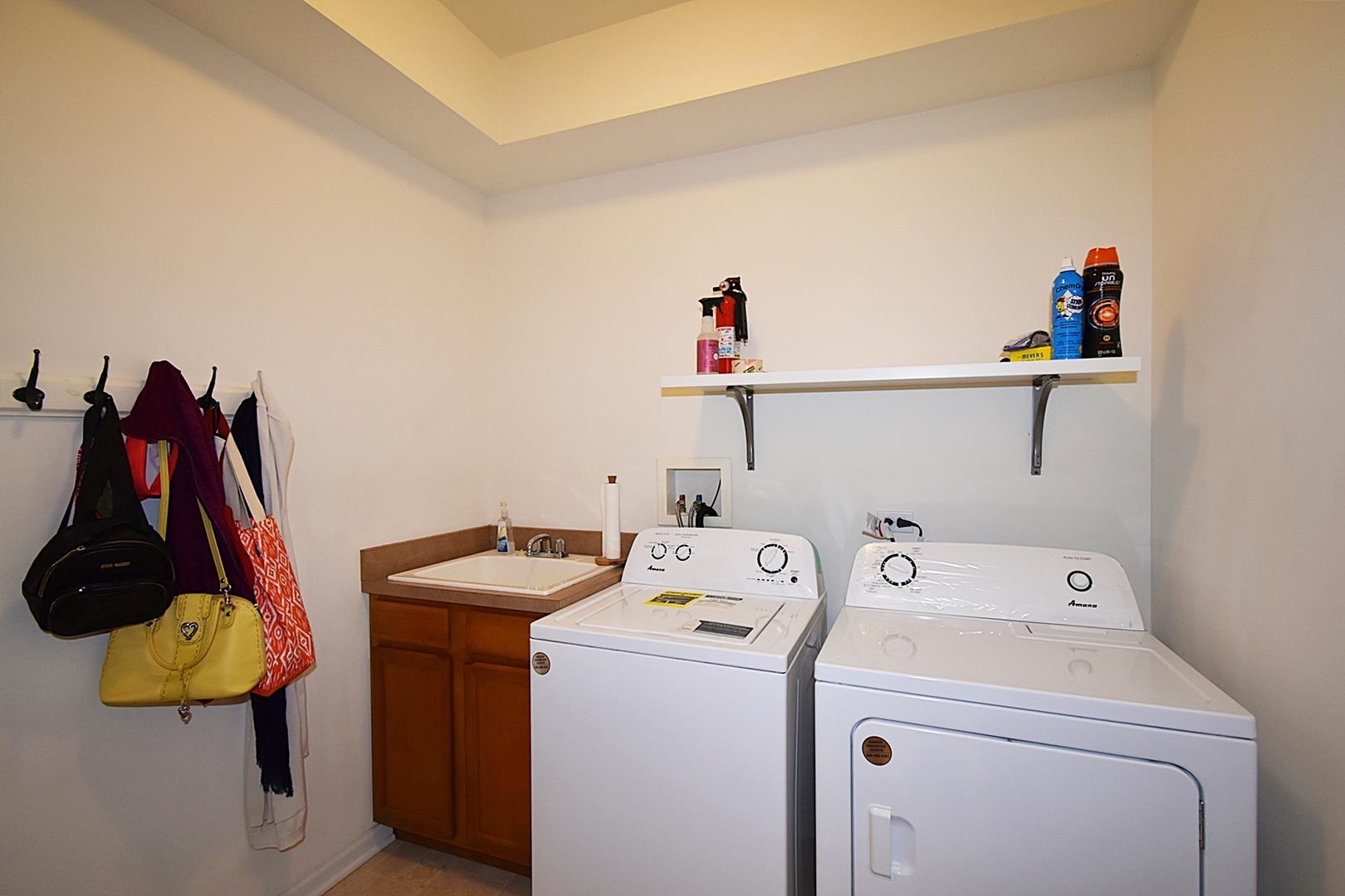 160 Orchards Pass Bartlett, IL 60103 - Photo 19 of 46 a utility room with dryer and washer