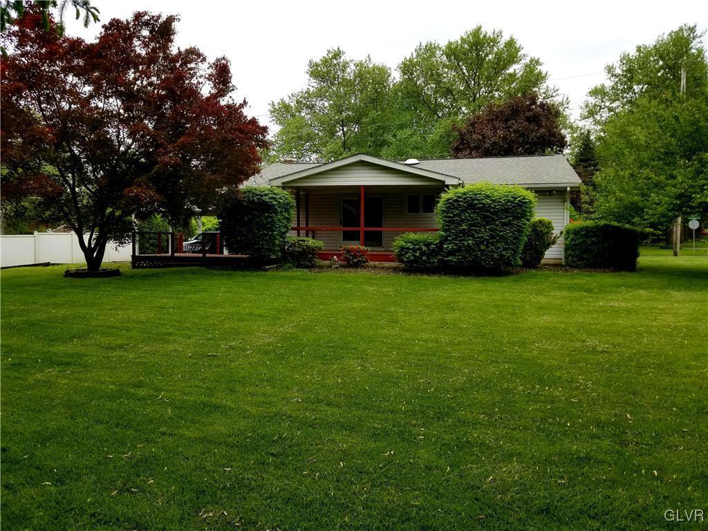 1400 Mine Lane Road Easton, PA 18045 - Photo 3 of 27 Covered Back Porch