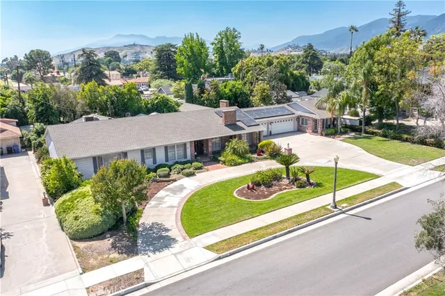a pathway between two buildings
