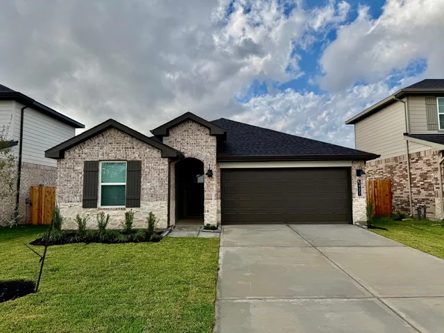 $2,350 | 4922 Oakwood Drive, Fresno, TX 77545