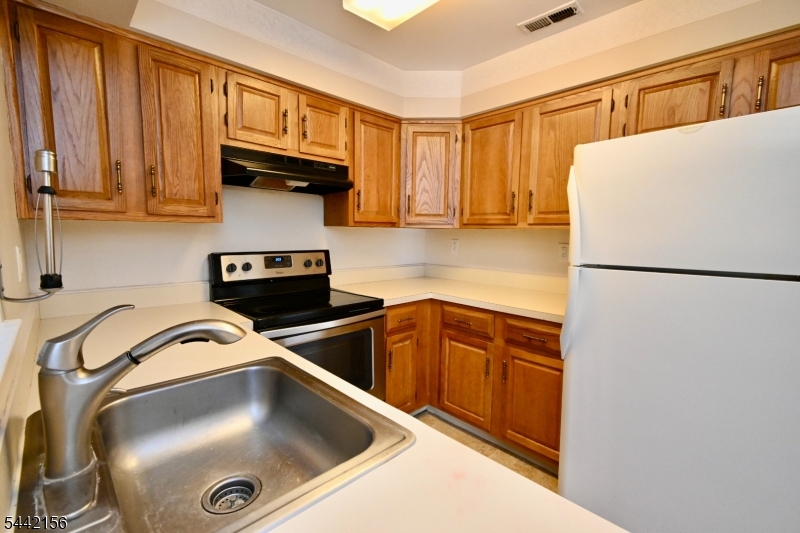 4 Cedar Court Bedminster, NJ 07921 - Photo 7 of 16 a kitchen with a refrigerator a stove a sink and dishwasher