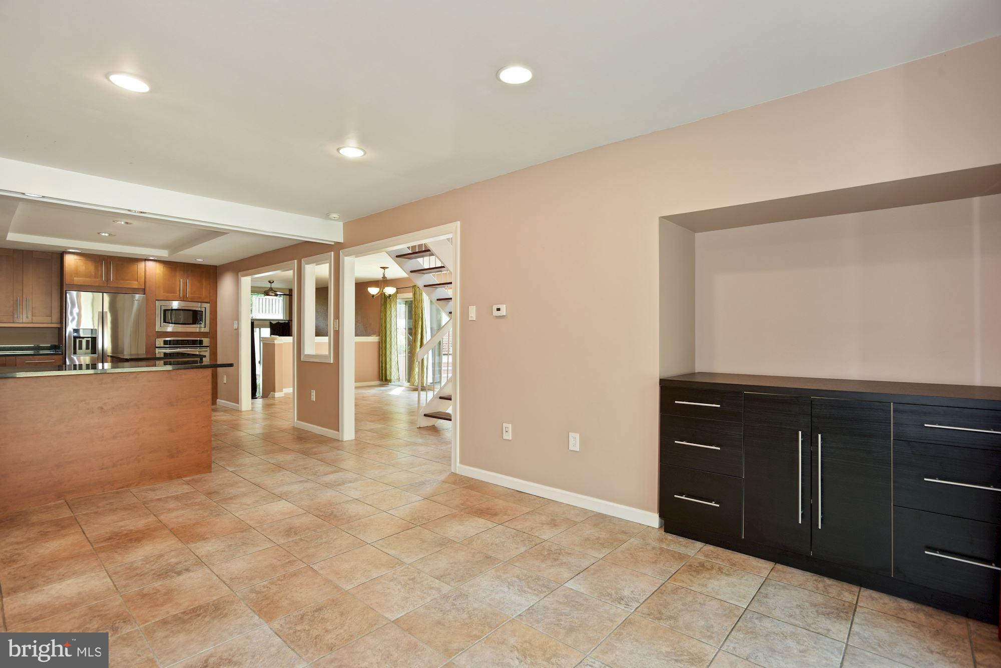 11684 Mediterranean Court Reston, VA 20190 - Photo 8 of 36 Family Room