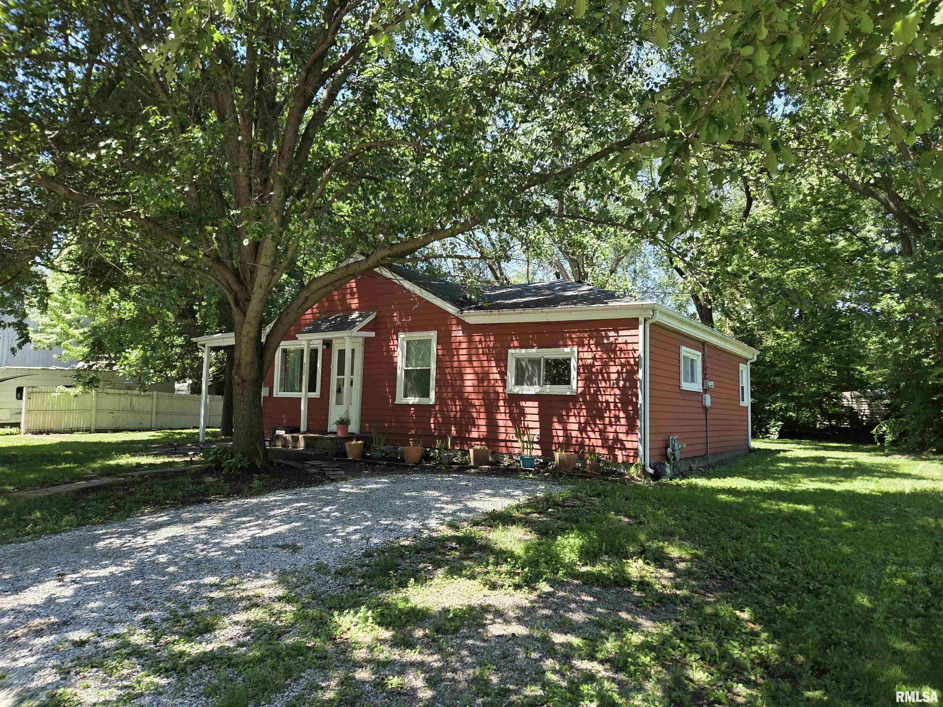 308 South Bonham Street Macomb, IL 61455 - Photo 3 of 24