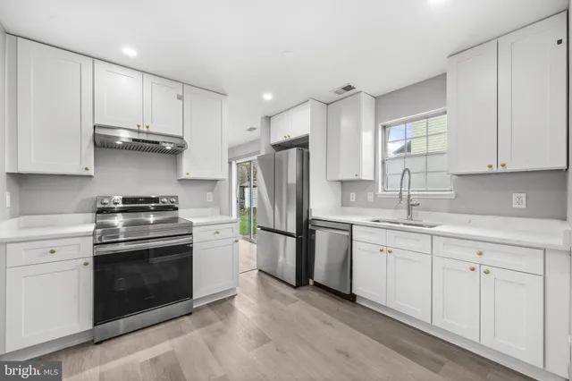 $754,900 | 13512 Apple Barrel Court, Herndon, VA 20171