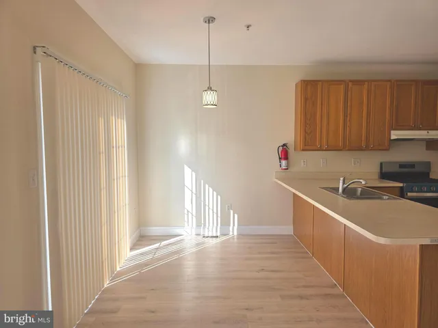 a kitchen that has a lot of cabinets in it