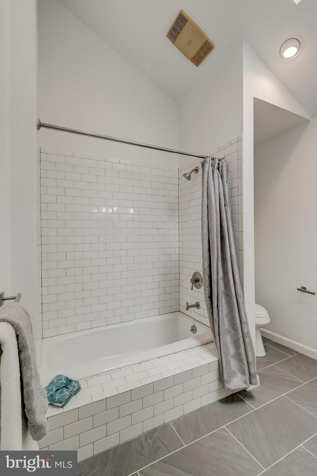 3827 Blenheim Road Phoenix, MD 21131 - Photo 51 of 125 Hallway Bath