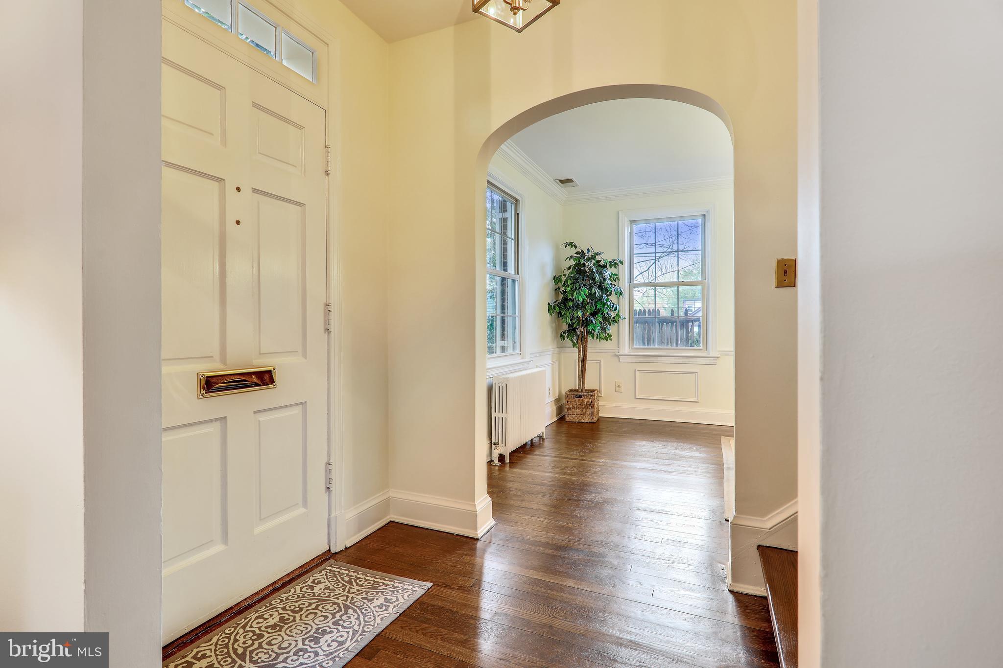 4512 Reno Road Northwest Washington, DC 20008 - Photo 5 of 53 Entrance foyer