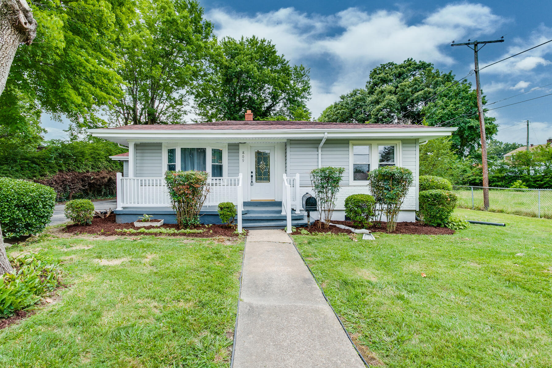 809 Oakdale Road Kingsport, TN 37664 - Photo 1 of 37 2