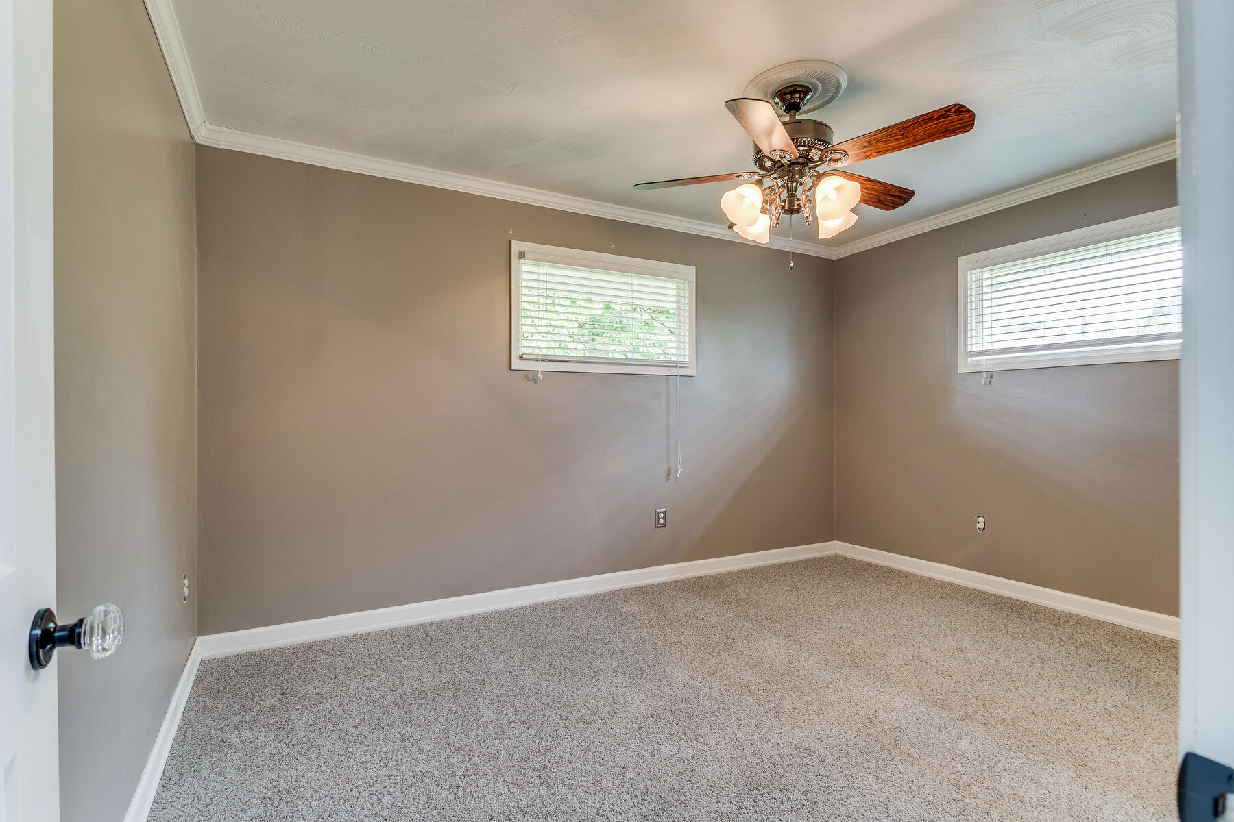 809 Oakdale Road Kingsport, TN 37664 - Photo 16 of 37 32