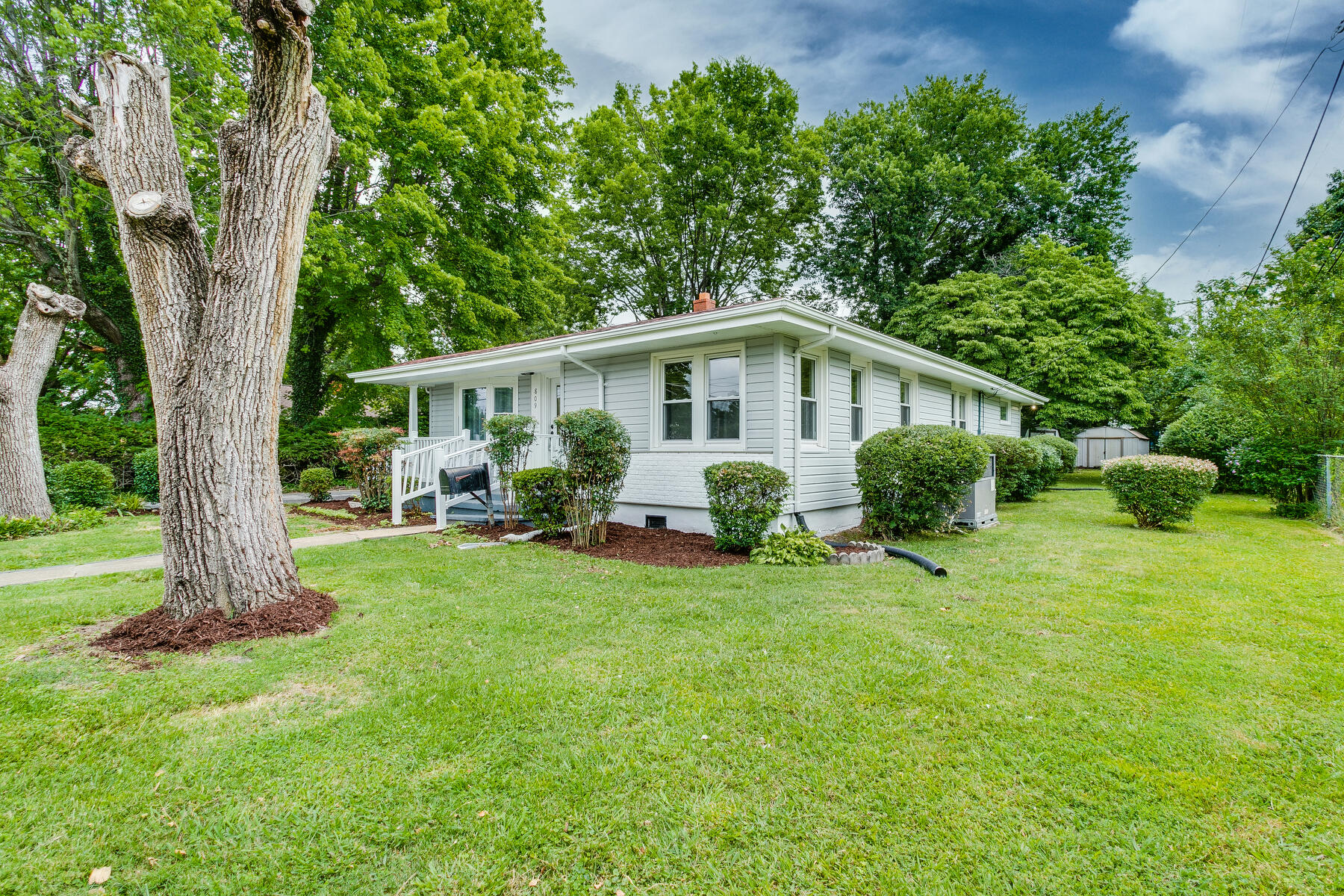809 Oakdale Road Kingsport, TN 37664 - Photo 2 of 37 4
