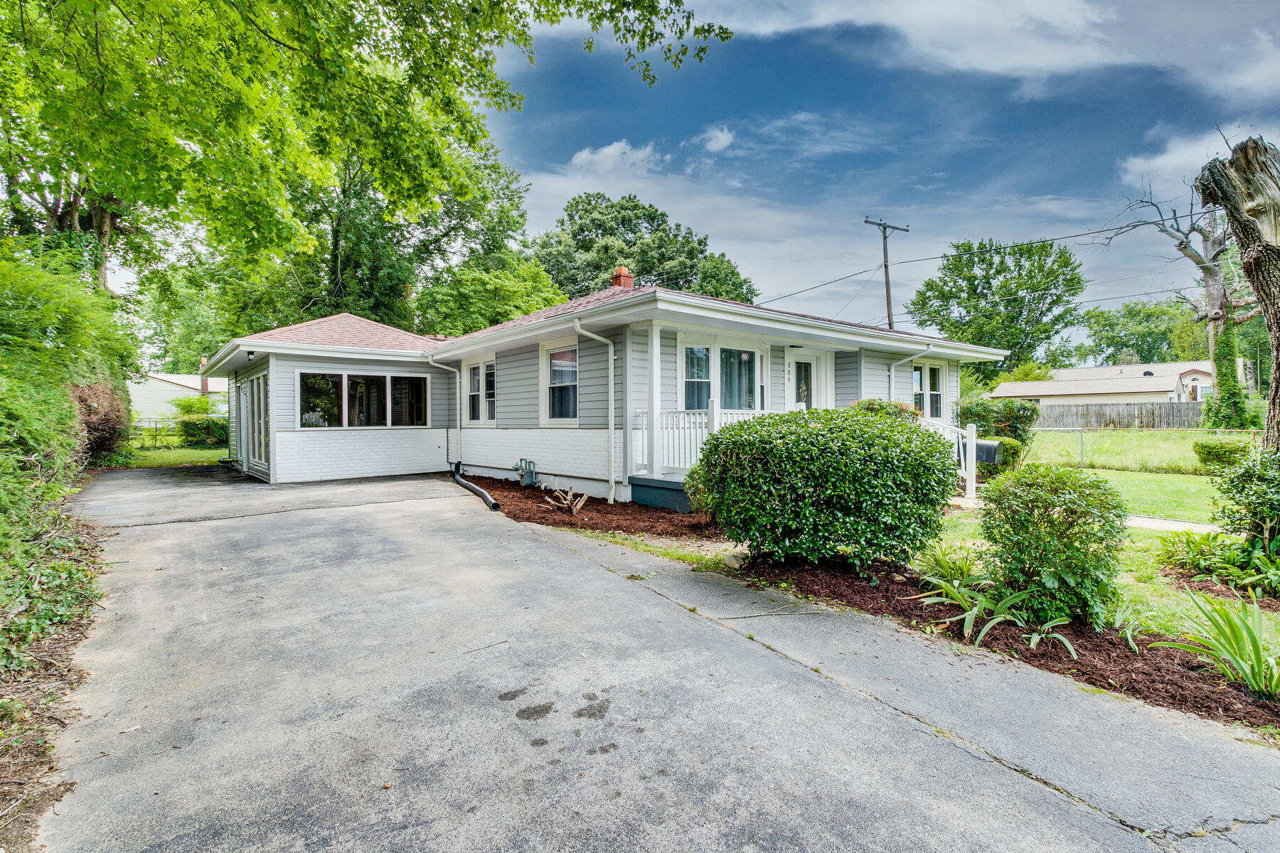 809 Oakdale Road Kingsport, TN 37664 - Photo 3 of 37 6