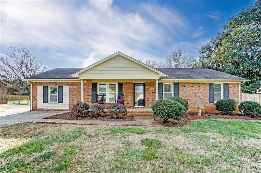2714 Sunset Road Charlotte, NC 28216 - Photo 1 of 41 Gallery Image 1