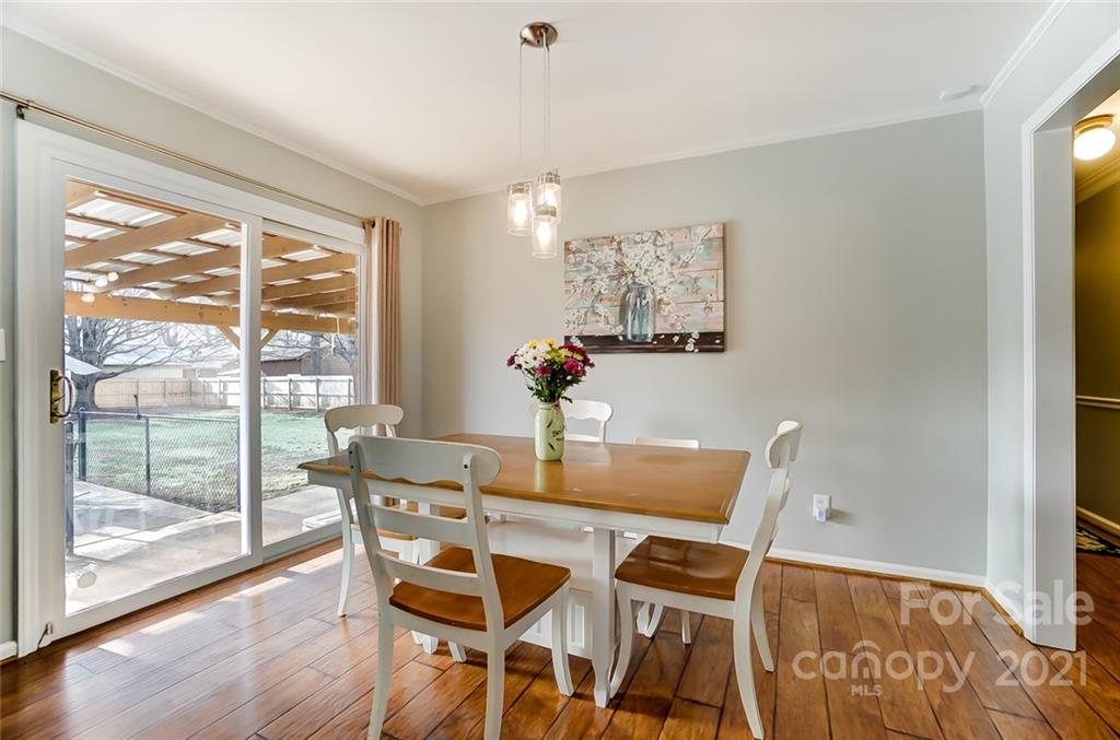 2714 Sunset Road Charlotte, NC 28216 - Photo 11 of 41 Gallery Image 11