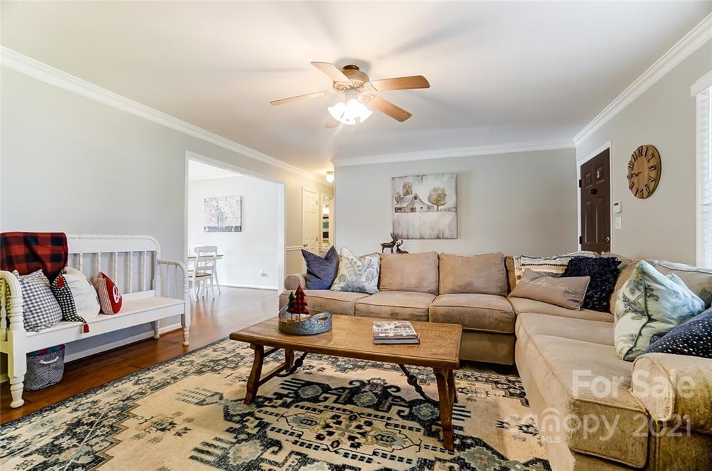 2714 Sunset Road Charlotte, NC 28216 - Photo 12 of 41 Gallery Image 12