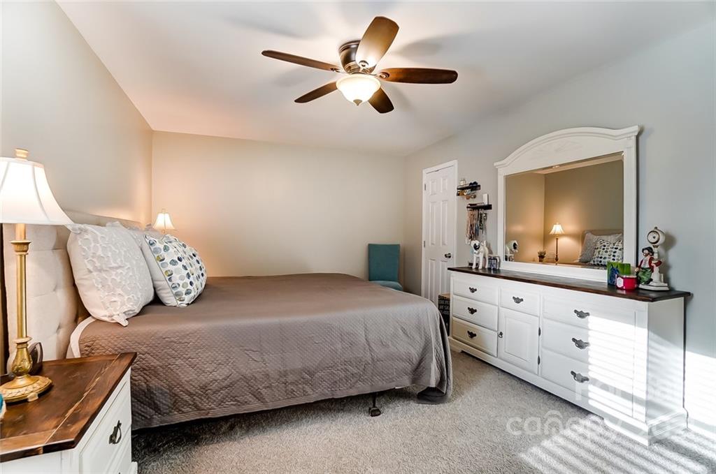 2714 Sunset Road Charlotte, NC 28216 - Photo 16 of 41 Gallery Image 16